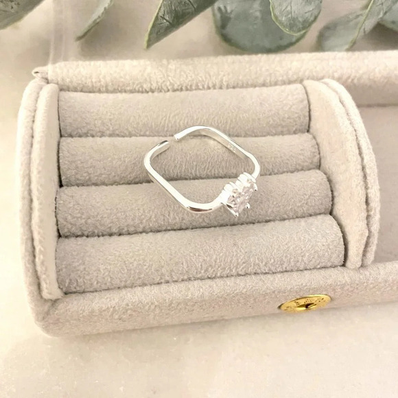 925 Sterling Silver CZ Diamond Heart Square Ring Dainty Minimalist Ring - Picture 4 of 8